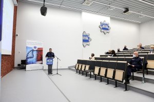 widok na mównicę i salę - Konferencja dziesięciolecie instytutu badawczego CLKP