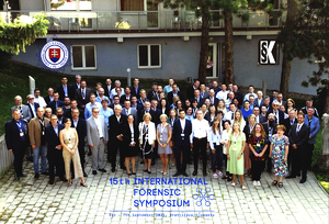 zdjęcie grupowe uczestników 15 Międzynarodowego Sympozjum Kryminalistycznego w Bratysławie