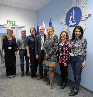 zdjęcie grupowe uczestników posiedzenia Komitetu Sterującego Narkotykowej Grupy Roboczej European Network of Forensic Science Institutes