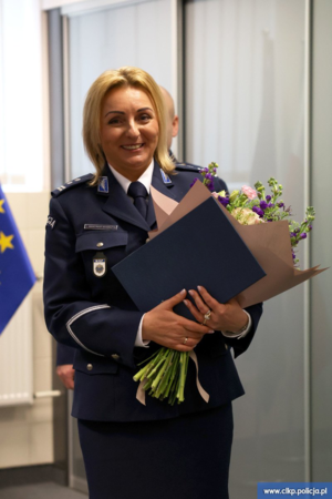 Zdjęcie przedstawia Dyrektora centralnego laboratorium Kryminalistycznego Policji mł. insp. Iwonę Marciniak-Krawczyk.