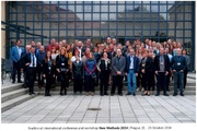 Zdjęcie grupowe uczestników konferencji