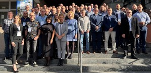 Wspólne zdjęcie Sympozjum Ekspertów Badań Informatycznych oraz Ekspertów i Certyfikowanych Specjalistów Cyfrowych Nośników Danych