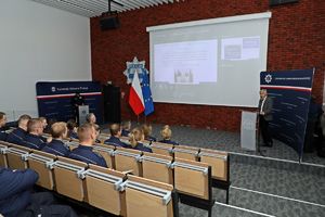 Profesor drhab. Tadeusz Tomaszewski podczas wykładu z zakresu biegłych sądowych