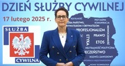 Zdjęcie przedstawia szefową służby cywilnej Panią Anitę Noskowską-Piątkowską  składającą życzenia z okazji Święta Służby Cywilnej.