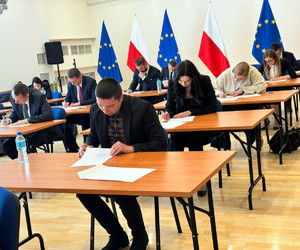 W Sali Konferencyjnej KGP Pegaz odbył się egzamin końcowy dla kandydatów na biegłych policyjnych laboratoriów kryminalistycznych. Biegli pod okiem Zastępcy Dyrektora  Centralnego Laboratorium Kryminalistycznego Policji podinsp. dr Anny Przewor, komisji składającej się z naczelników i doświadczonych funkcjonariuszy.