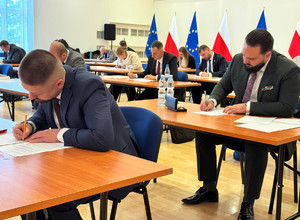 W Sali Konferencyjnej KGP Pegaz odbył się egzamin końcowy dla kandydatów na biegłych policyjnych laboratoriów kryminalistycznych. Biegli pod okiem Zastępcy Dyrektora  Centralnego Laboratorium Kryminalistycznego Policji podinsp. dr Anny Przewor, komisji składającej się z naczelników i doświadczonych funkcjonariuszy.
