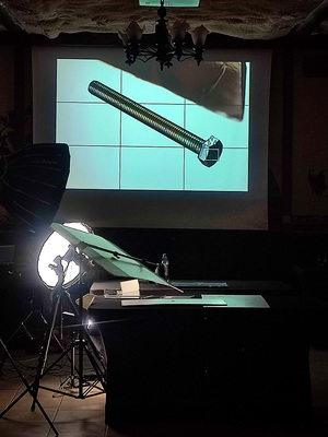 slajd ukazujący zdjęcie śruby podczas zajęć z fotografii.