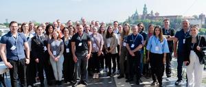 Wspólne zdjęcie uczestników, którzy wzięli udział w międzynarodowych warsztatach FINEX Workshop 2025 w Krakowie.