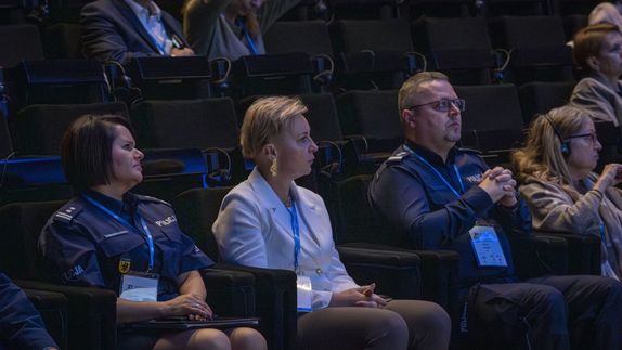 Zastępca Dyrektora Centralnego Laboratorium Kryminalistycznego Policji podinsp. Anna Przewor siedzi na widowni 21 Kongresu „Kryminalistyka i ekspertologia sądowa: nauka, studia, praktyka”