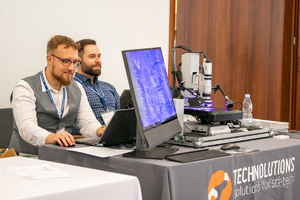 Wystawcy pokazują swój sprzęt podczas Konferencji naukowej „Bezpieczeństwo dokumentów publicznych” w Szczytnie.