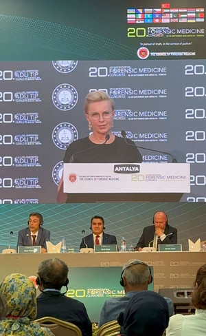 Zdjęcie Zastępcy Dyrektor Centralnego Laboratorium Kryminalistycznego Policji podinsp. Anny Przewor na 20 Międzynarodowym Kongresie Medycyny Sądowej (International 20th Forensic Medicine Congress) w Turcji