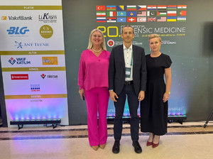 Wspólne zdjęcie Zastępcy Dyrektor Centralnego Laboratorium Kryminalistycznego Policji podinsp. Anny Przewor na 20 Międzynarodowym Kongresie Medycyny Sądowej (International 20th Forensic Medicine Congress) w Turcji