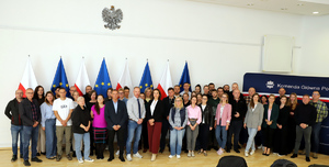 wspólne zdjęcie osób uczestniczących w Warsztatach walidacyjnych dla policyjnych laboratoriów kryminalistycznych.