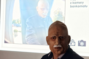 Zdjęcie w trakcie prowadzenia prelekcji na Sympozjum Badań Antroposkopijnych 2025