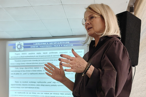 Zdjęcie w trakcie prowadzenia prelekcji na Sympozjum Badań Antroposkopijnych 2025