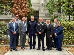 Wspólne zdjęcie delegatów Delegacji Uniwersytetu Stanowego im. Sama Houstona w Centralnym Laboratorium Kryminalistycznym Policji