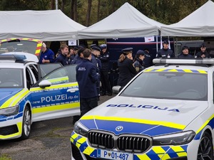 Zdjęcie Polskich policjantów na Dniach Otwartych Krajowej Szkoły Policji w Rouen-Oissel we Francji