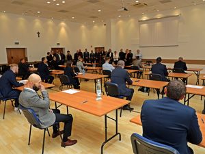 Zdjęcie z egzaminu końcowego dla kandydatów na biegłych policyjnych laboratoriów kryminalistycznych