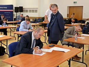 Zdjęcie z egzaminu końcowego dla kandydatów na biegłych policyjnych laboratoriów kryminalistycznych