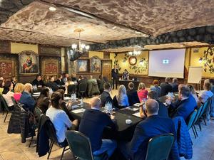 Zdjęcie z prelekcji na spotkaniu branżowego dotyczącego funkcjonowania zbiorów danych daktyloskopijnych oraz systemu AFIS/MBIS