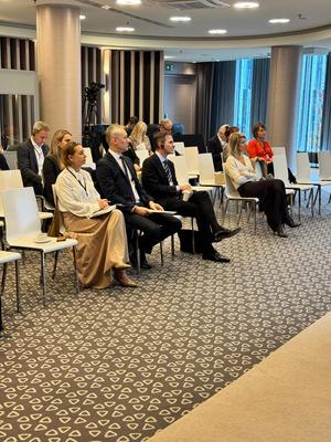 Zdjęcie z prelekcji dotyczącej wykorzystywania DNA w identyfikacji i zwalczaniu przestępczości transgranicznej