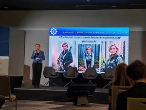 Zdjęcie z prelekcji na międzynarodowej konferencji o przyszłości tożsamości cyfrowej