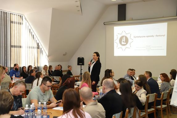 Zdjęcie z prelekcji na Spotkaniu branżowym biegłych z zakresu badań chemicznych oraz badań materiałów i urządzeń wybuchowych