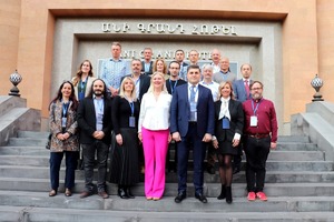 Zdjęcie grupowe członków posiedzenia eksperckich grup roboczych ENFSI w Armenii