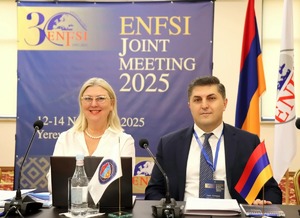 Zdjęcie Marty Kostrzewy z innymi członkami Wspólnego posiedzenia eksperckich grup roboczych ENFSI w Armenii